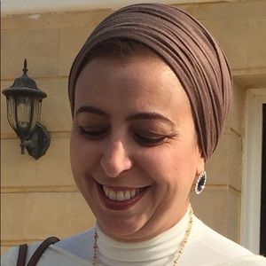 Meet your Posher, Mona